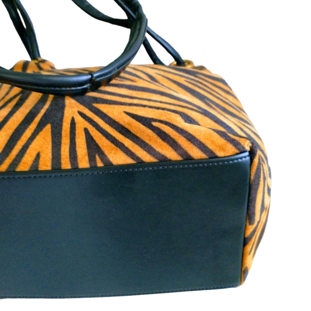 L.J.S Collection Drawstring Crossbody Bag - Picture 13 of 13